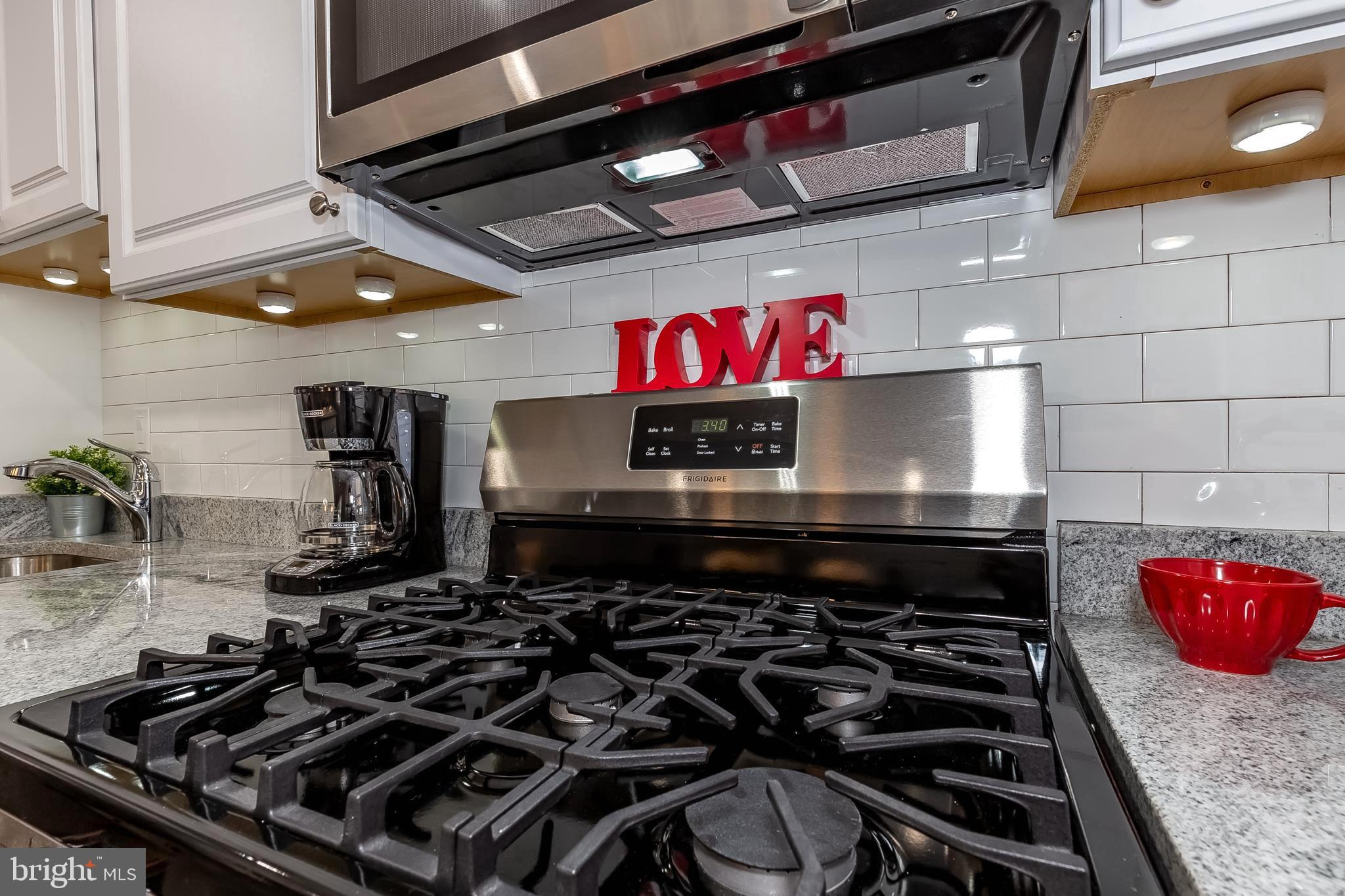 1950 Stanhope Road Baltimore, MD 21222 - Photo 13 of 45 BRAND NEW SS APPL INCLUDE 5-BURNER GAS STOVE!
