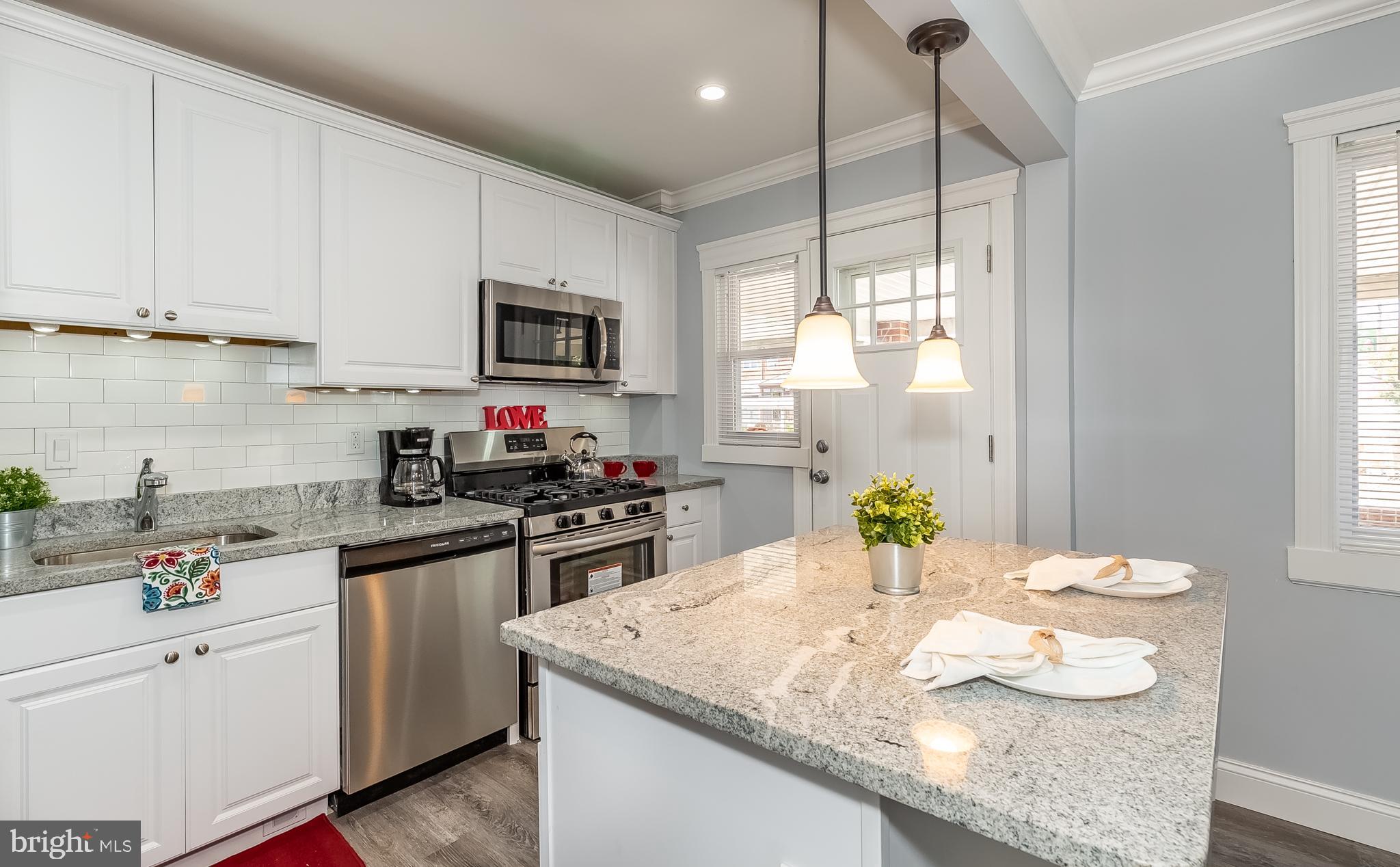 1950 Stanhope Road Baltimore, MD 21222 - Photo 14 of 45 ABOVE & BELOW CAB LIGHTING, RECESSED & PENDANTS!