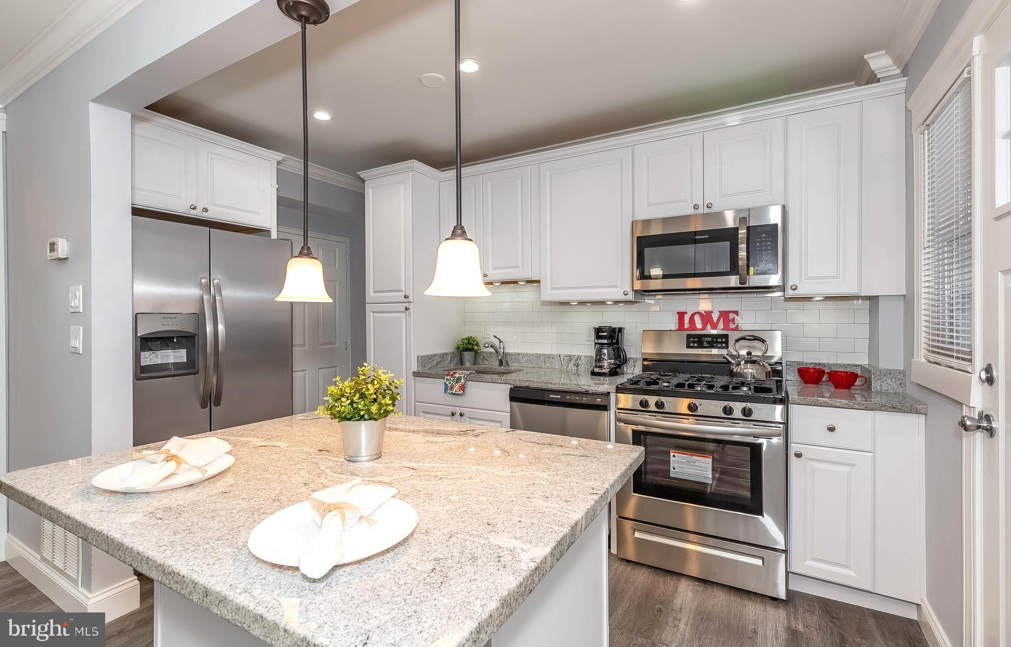 1950 Stanhope Road Baltimore, MD 21222 - Photo 10 of 45 ABSOLUTELY STUNNING KIT w/LG GRANITE ISLAND!