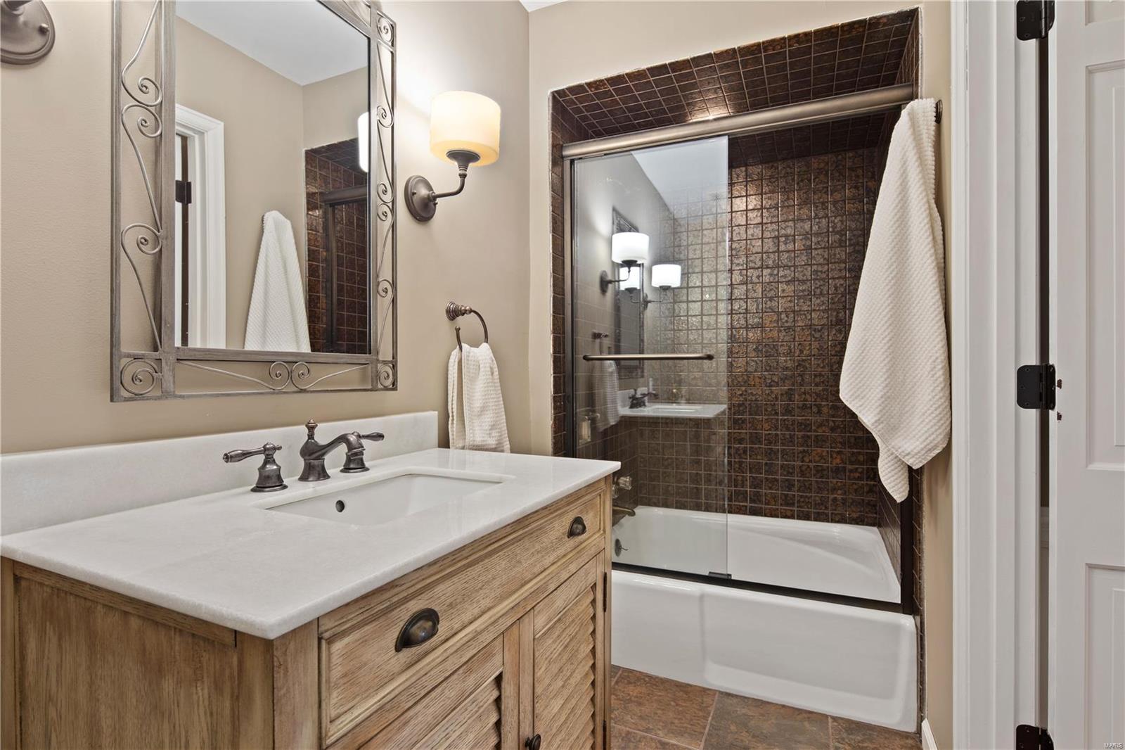 11112 Conway Road Frontenac, MO 63131 - Photo 35 of 55 Gallery Image 35
