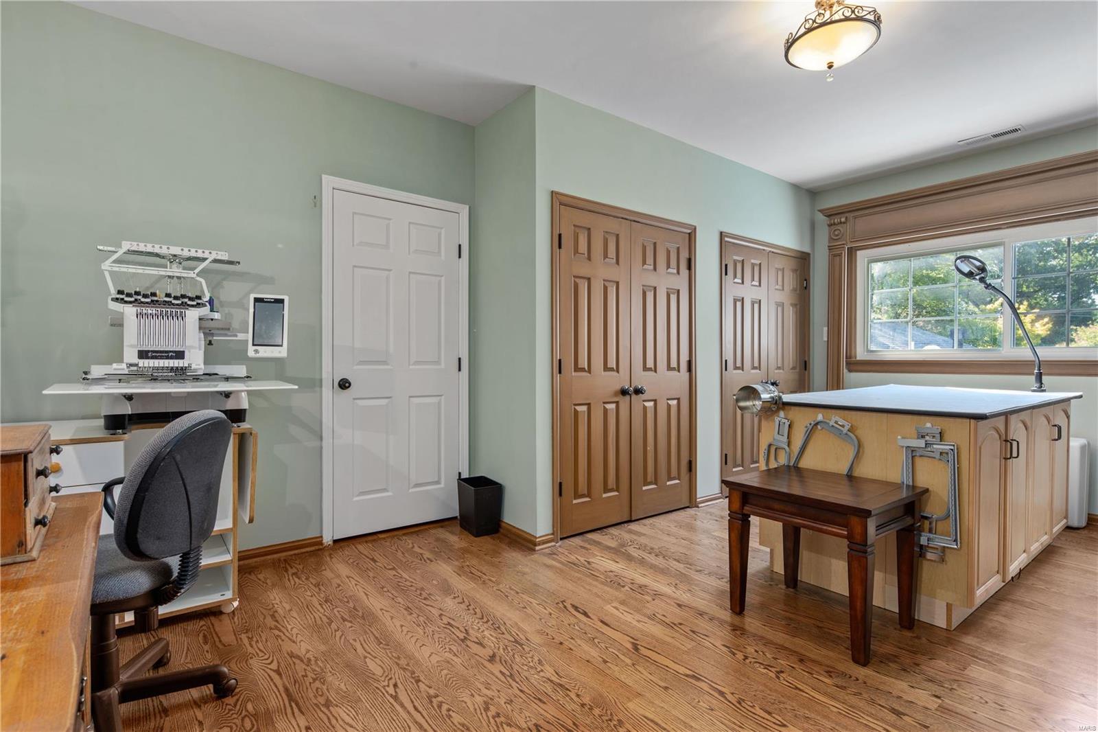 11112 Conway Road Frontenac, MO 63131 - Photo 37 of 55 Gallery Image 37
