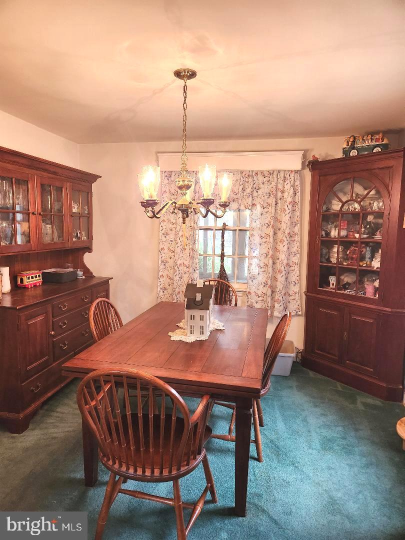 172 Warrior Road Drexel Hill, PA 19026 - Photo 10 of 32 Dining room