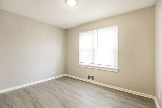 $1,105 | 10000 Drury Avenue, Kansas City, MO 64137