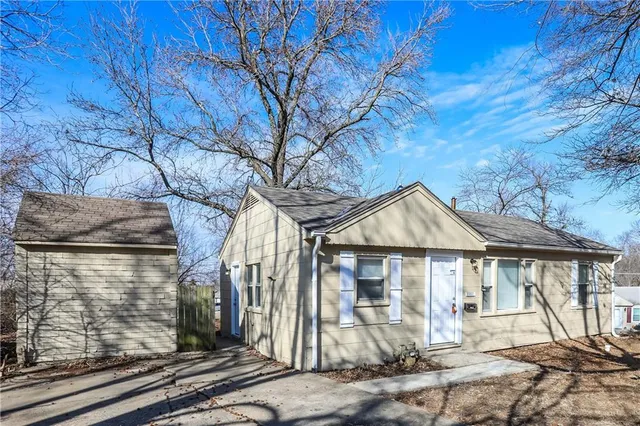 $1,105 | 10000 Drury Avenue, Kansas City, MO 64137