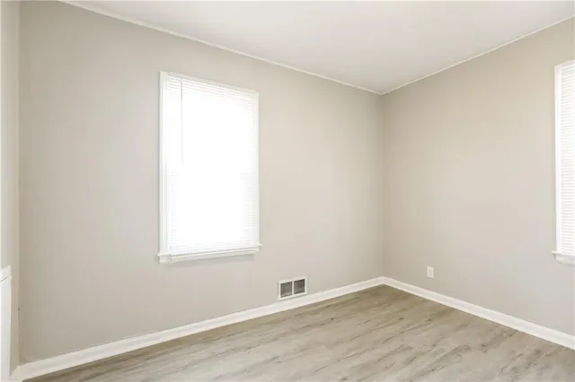 $1,105 | 10000 Drury Avenue, Kansas City, MO 64137