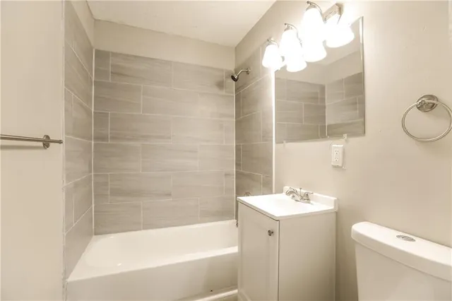 $1,105 | 10000 Drury Avenue, Kansas City, MO 64137