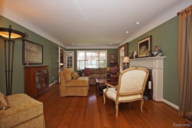 1127 Bedford Road Grosse Pointe, MI 48230 - Photo 5 of 25 DSC02470.JPG