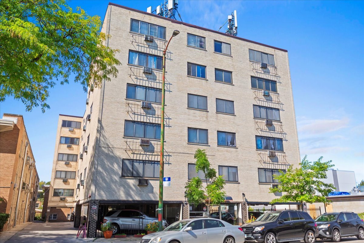 7540 North Ridge Boulevard, Unit 5C Chicago, IL 60645 - Photo 1 of 11 Gallery Image 1