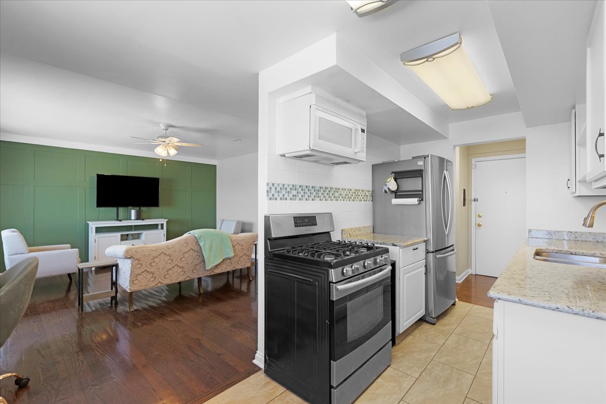 7540 North Ridge Boulevard, Unit 5C Chicago, IL 60645 - Photo 7 of 11 Gallery Image 7