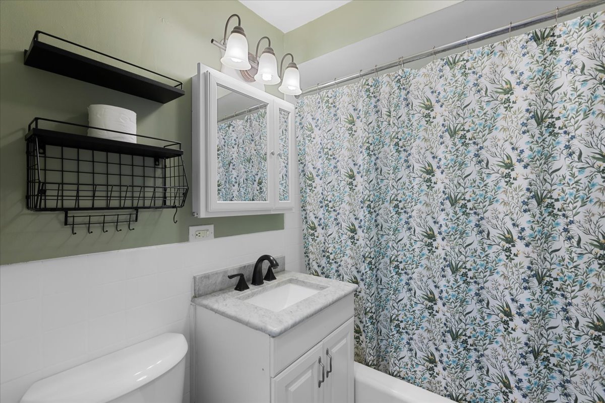 7540 North Ridge Boulevard, Unit 5C Chicago, IL 60645 - Photo 9 of 11 Gallery Image 9