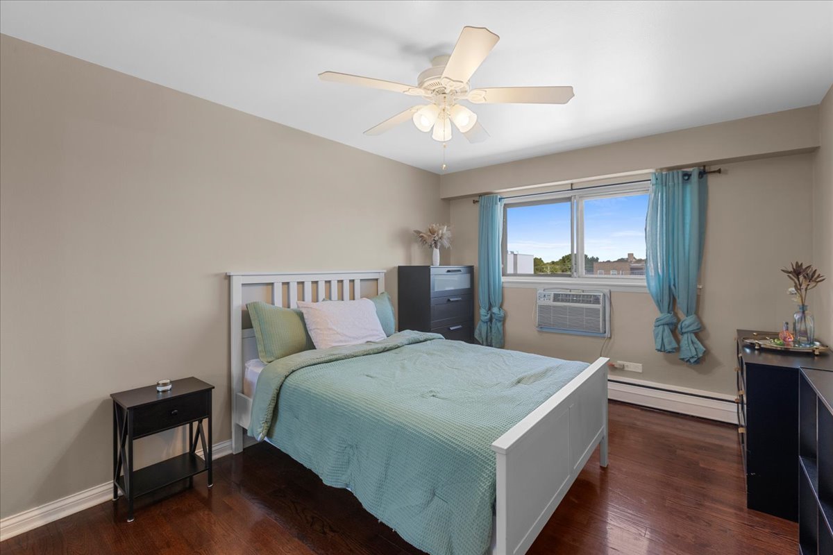 7540 North Ridge Boulevard, Unit 5C Chicago, IL 60645 - Photo 10 of 11 Gallery Image 10