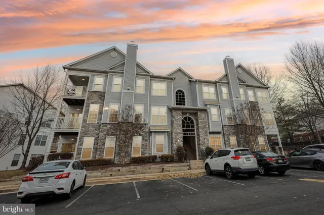 $425,000 | 5963 Founders Hill Drive, Unit 201, Alexandria, VA 22310