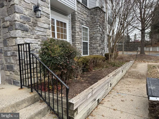 $425,000 | 5963 Founders Hill Drive, Unit 201, Alexandria, VA 22310