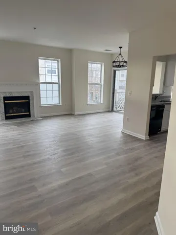 $425,000 | 5963 Founders Hill Drive, Unit 201, Alexandria, VA 22310