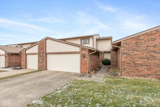 $229,000 | 558 Cielo Vista Drive, Greenwood, IN 46143