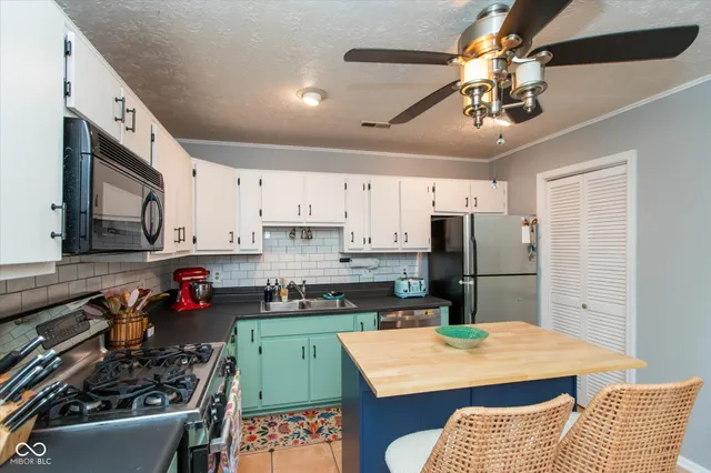 $229,000 | 558 Cielo Vista Drive, Greenwood, IN 46143