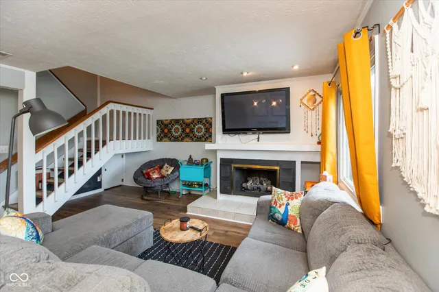 $229,000 | 558 Cielo Vista Drive, Greenwood, IN 46143