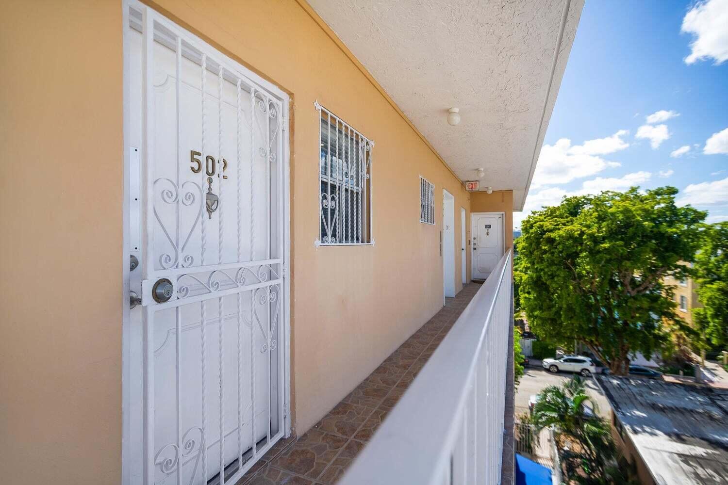 1605 Pennsylvania Avenue, Unit 502 Miami Beach, FL 33139 - Photo 20 of 21 a view of a entryway