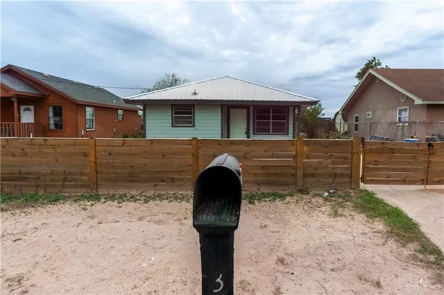 $1,200 | 136 East Wells Street, Edinburg, TX 78541