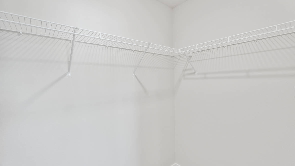 61172 Southeast Splendor Lane Bend, OR 97702 - Photo 23 of 26 023 walk in closet