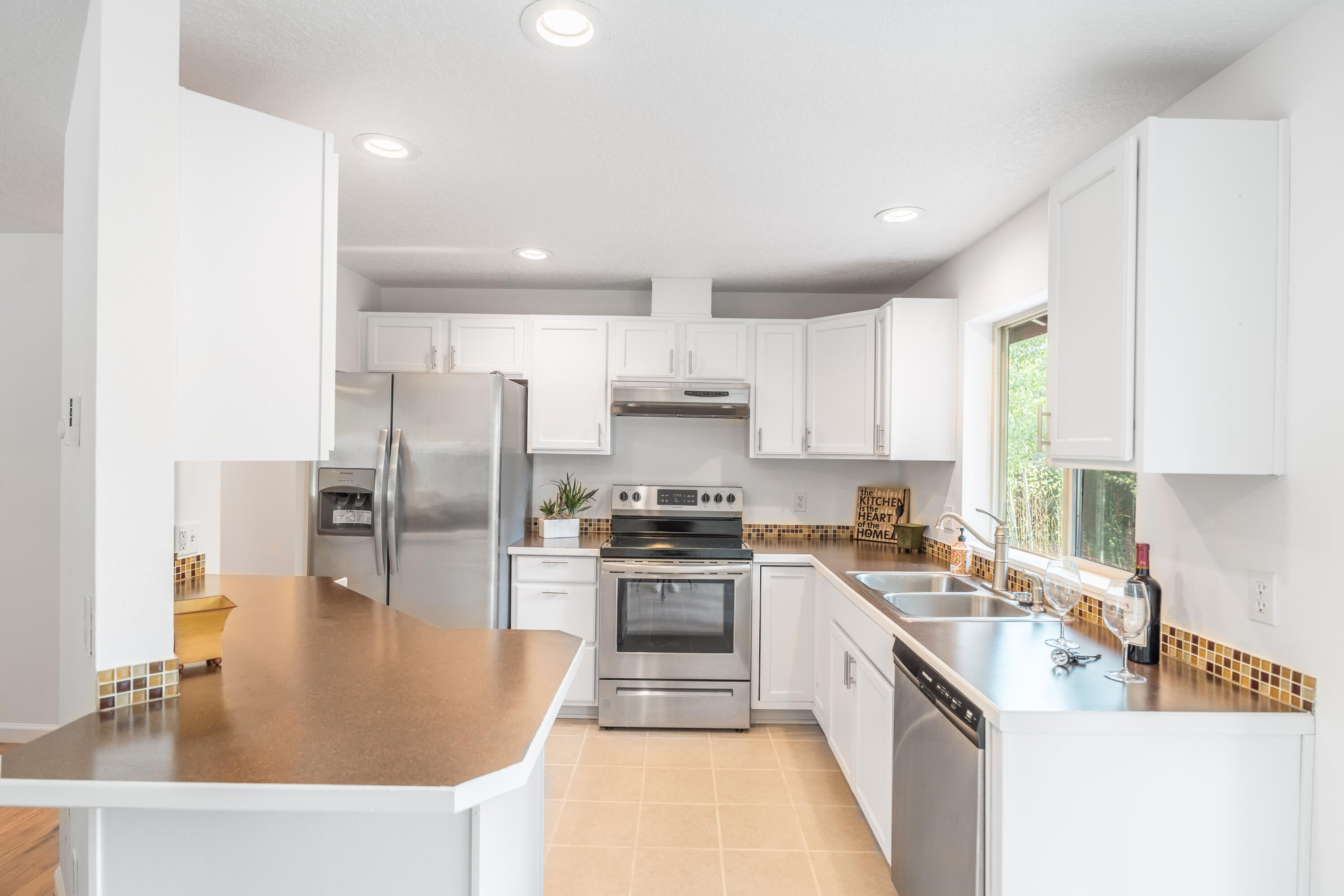 55726 Swan Road Bend, OR 97707 - Photo 8 of 31 Kitchen