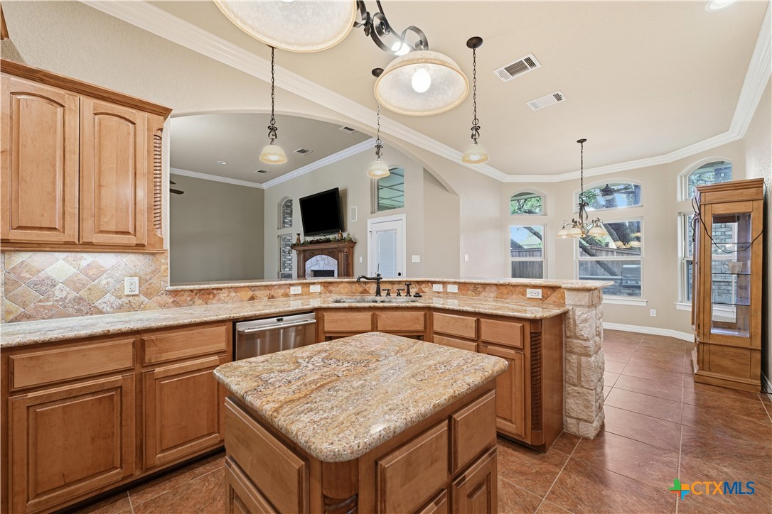 8006 Ridgeway Court Nolanville, TX 76559 - Photo 9 of 43 Kitchen
