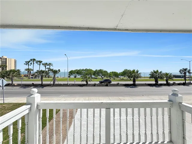$2,100,000 | 1601 Ocean Drive, Corpus Christi, TX 78404