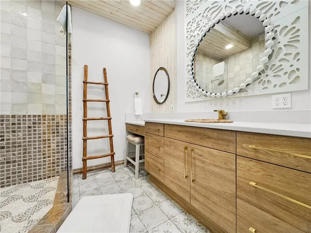 $2,100,000 | 1601 Ocean Drive, Corpus Christi, TX 78404