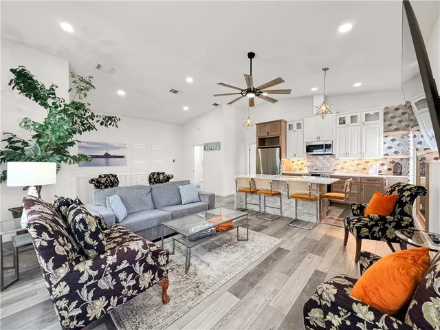 $2,100,000 | 1601 Ocean Drive, Corpus Christi, TX 78404