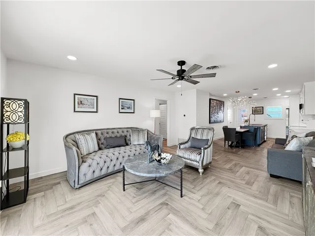 $2,100,000 | 1601 Ocean Drive, Corpus Christi, TX 78404