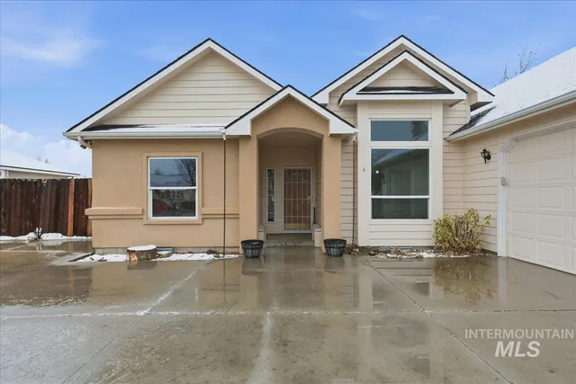 $325,000 | 1802 West Roberts Avenue, Nampa, ID 83651