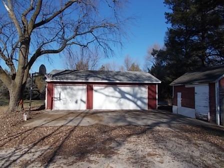 775 North Gorham Road Morris, IL 60450 - Photo 33 of 41 a view of a house with a yard