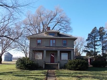 775 North Gorham Road Morris, IL 60450 - Photo 41 of 41 a front view of a house with a garden
