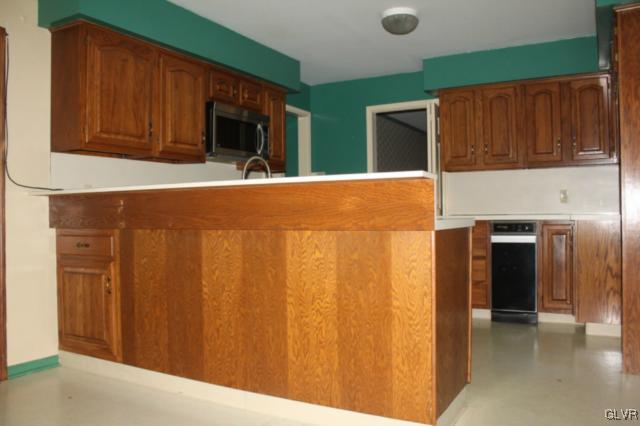 2047 Hilltop Road Bethlehem, PA 18015 - Photo 5 of 25 Gallery Image 5