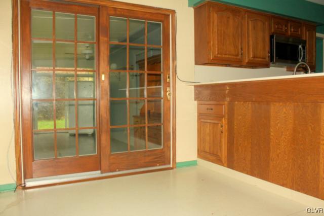 2047 Hilltop Road Bethlehem, PA 18015 - Photo 6 of 25 Gallery Image 6