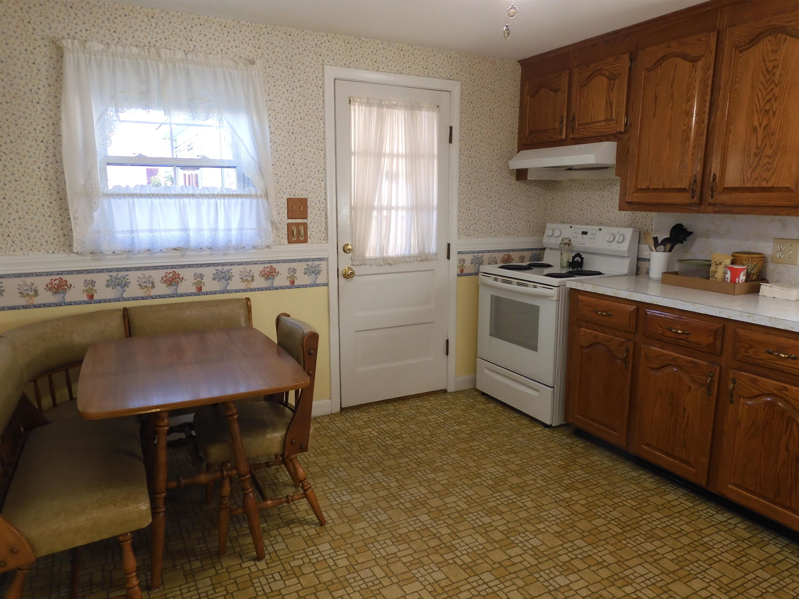 146 South Policy Street Salem, NH 03079 - Photo 4 of 23