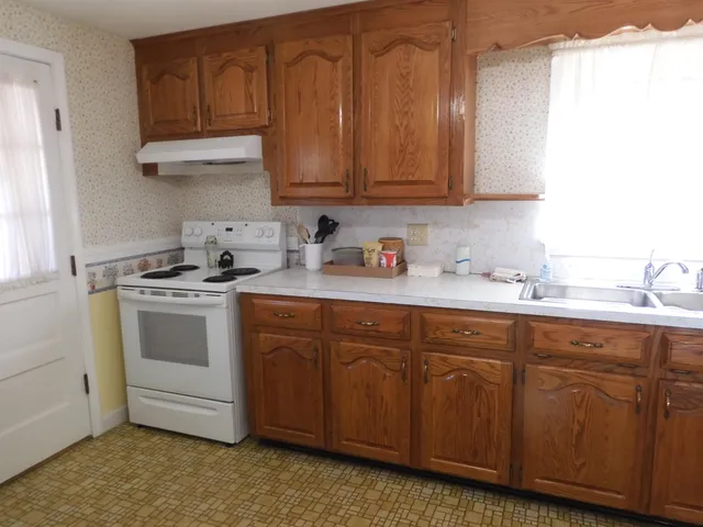 $484,900 | 146 South Policy Street, Salem, NH 03079