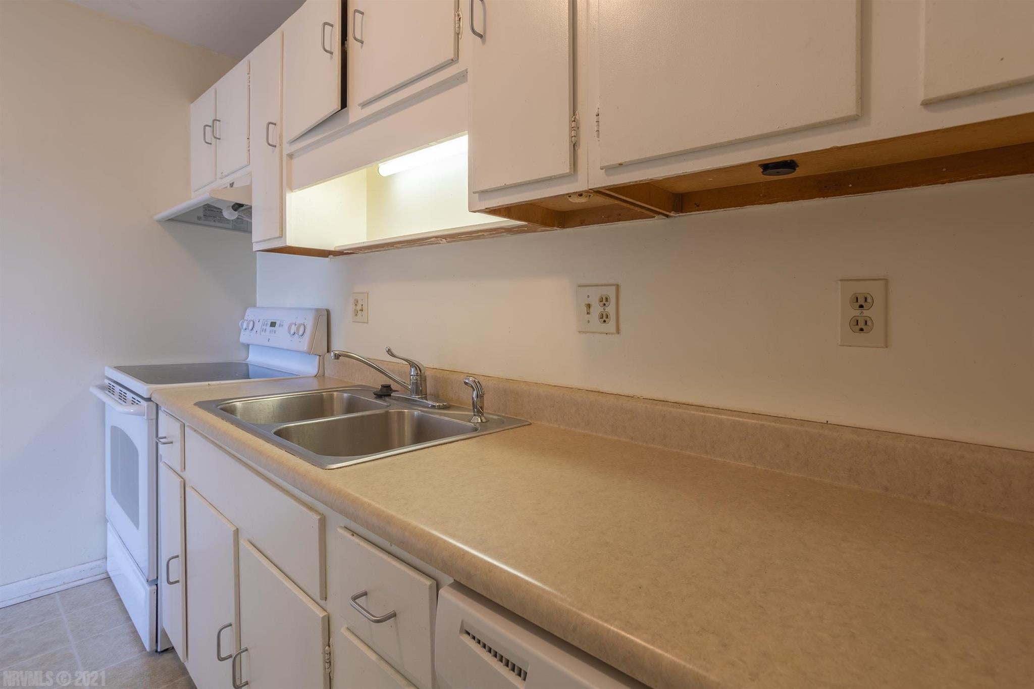 311 Loudon Road, Unit 332 Blacksburg, VA 24060 - Photo 6 of 16 Gallery Image 6