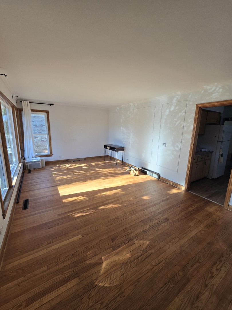 5750 West Leland Avenue Chicago, IL 60630 - Photo 2 of 15