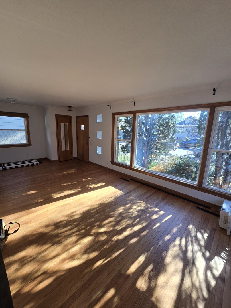 5750 West Leland Avenue Chicago, IL 60630 - Photo 3 of 15