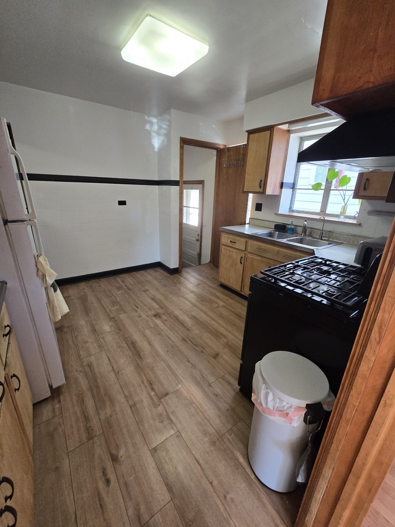 5750 West Leland Avenue Chicago, IL 60630 - Photo 4 of 15