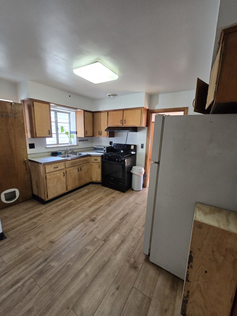 5750 West Leland Avenue Chicago, IL 60630 - Photo 5 of 15