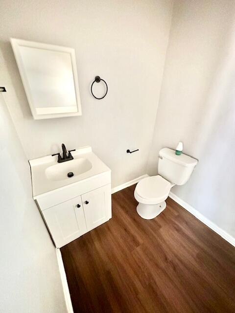 423 John King Road Crestview, FL 32539 - Photo 17 of 28 a bathroom with a sink and a mirror
