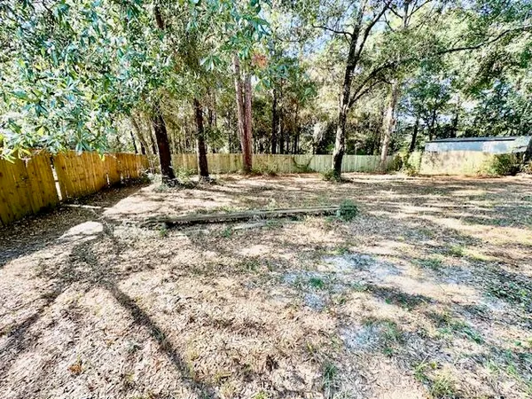 a view of a house with backyard