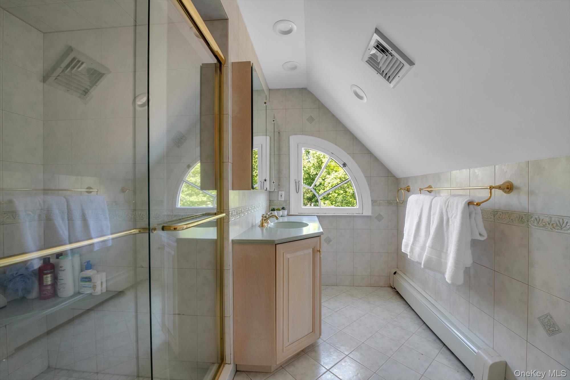 74 Litchfield Road Port Washington, NY 11050 - Photo 29 of 48