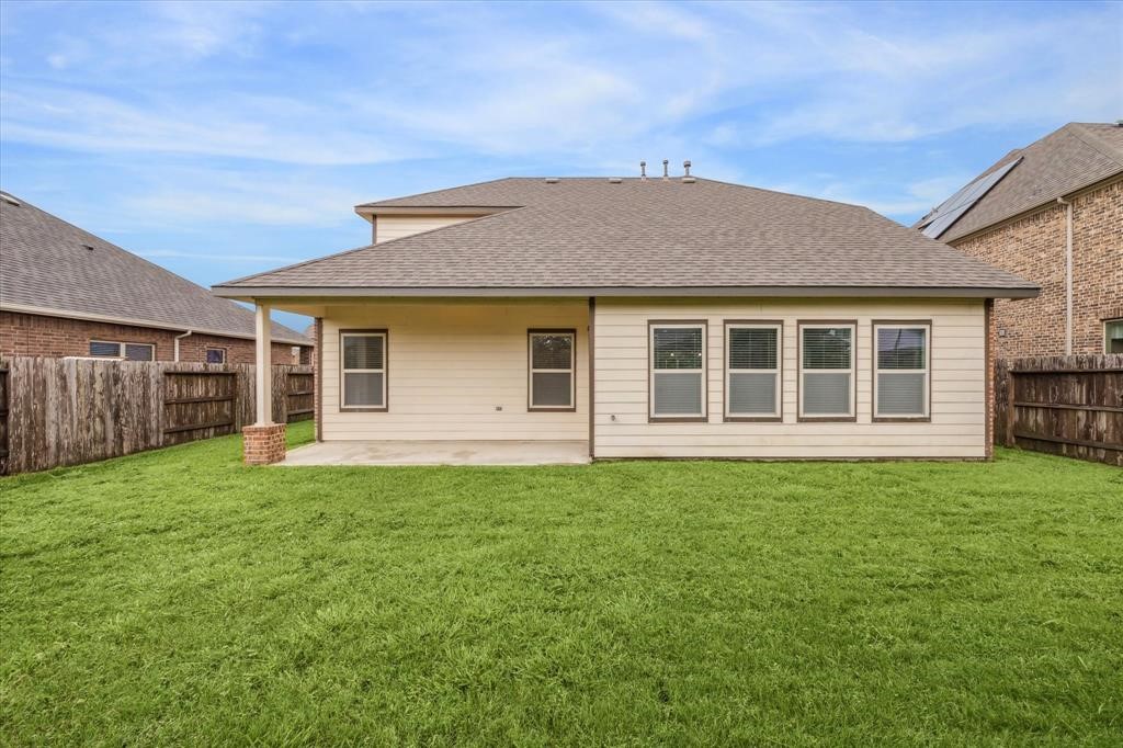 2732 Rogliano Lane League City, TX 77573 - Photo 9 of 10 Backyard