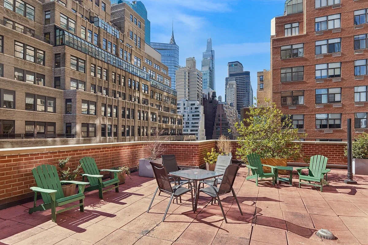 321 East 45th Street, Unit 7G Manhattan, NY 10017 - Photo 9 of 10