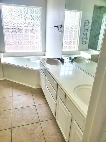 $2,750 | 2526 Sunrise Harbor Lane, Pearland, TX 77584