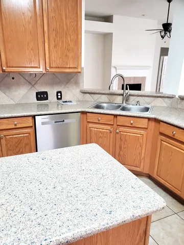 $2,750 | 2526 Sunrise Harbor Lane, Pearland, TX 77584