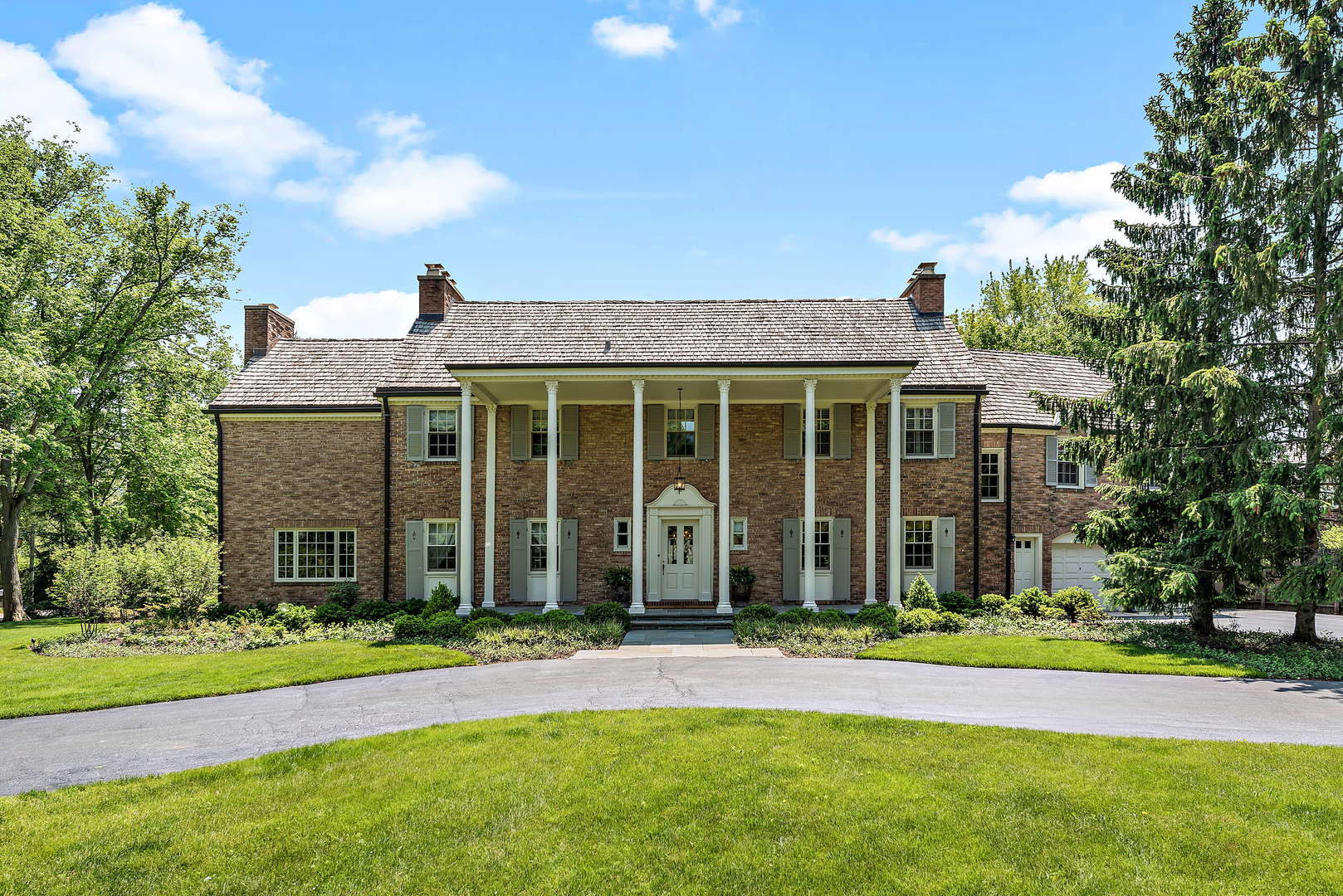 190 King Muir Road Lake Forest, IL 60045 - Photo 1 of 1 a front view of a house with a yard